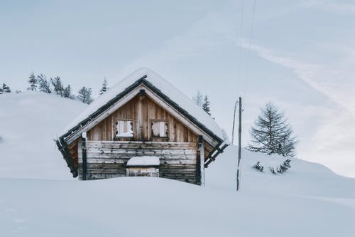 被雪覆盖的房子 · 免费素材图片