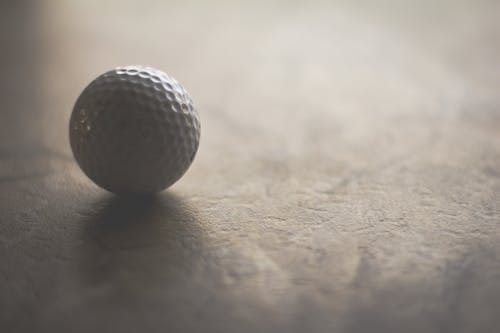 高尔夫球的特写摄影 · 免费素材图片