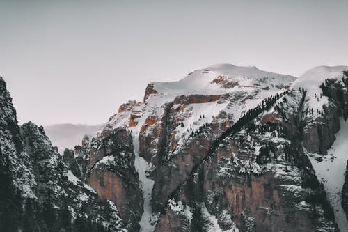 大雪覆盖山的摄影 · 免费素材图片