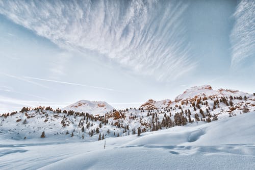 山上满是雪的风景照片 · 免费素材图片