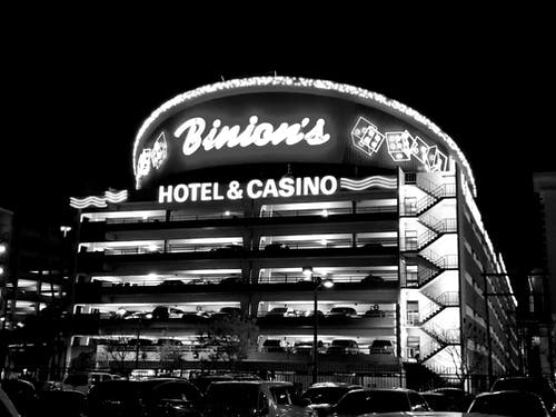 灰度摄影比尼恩酒店及赌场 · 免费素材图片