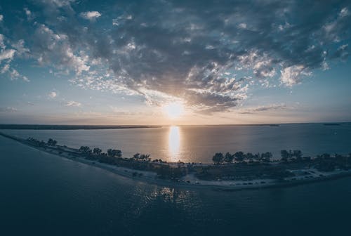 日出时的海洋风景 · 免费素材图片