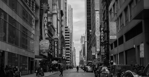纽约时代广场的灰度照片 · 免费素材图片