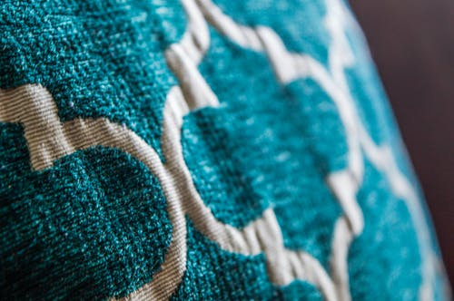 蓝绿色和白色摩洛哥风情的布料 · 免费素材图片