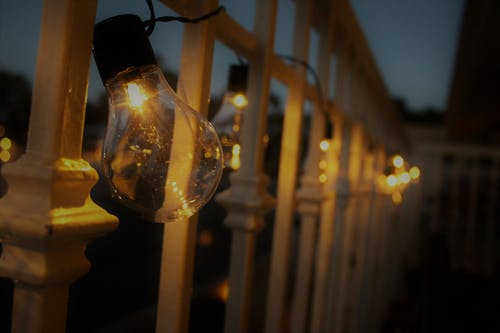 灯泡的浅焦点摄影 · 免费素材图片