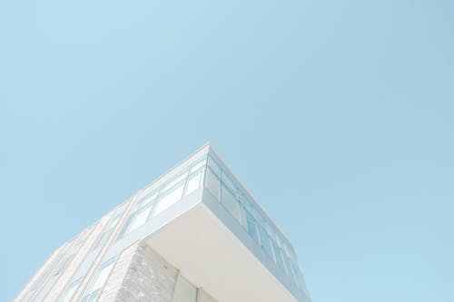 白色混凝土建筑 · 免费素材图片