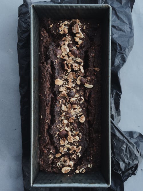 灰盒巧克力蛋糕 · 免费素材图片