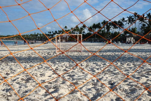 守门员网在海边 · 免费素材图片