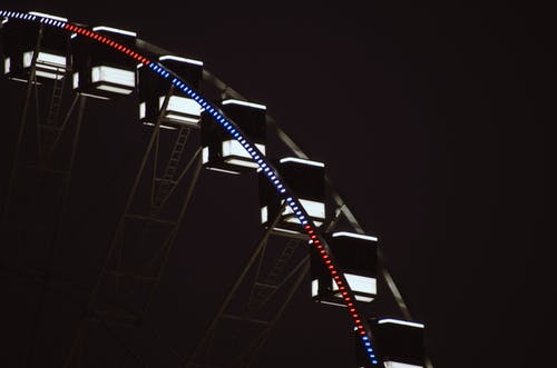 摩天轮在夜间摄影 · 免费素材图片