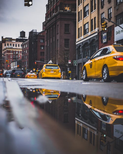 汽车在路上的照片 · 免费素材图片