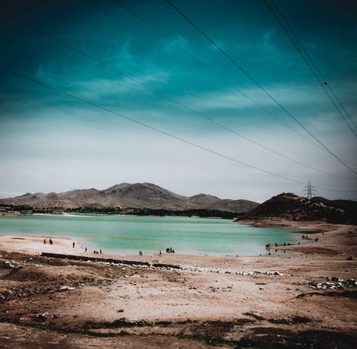 水体附近的人 · 免费素材图片