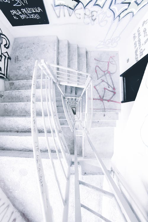 白色螺旋楼梯 · 免费素材图片