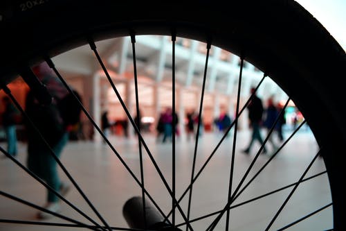 自行车车轮的轮廓 · 免费素材图片