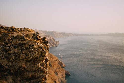 悬崖附近的海洋风景 · 免费素材图片