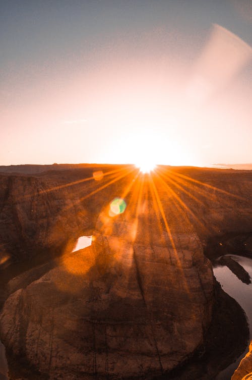 橙色日落期间大峡谷的鸟瞰图摄影 · 免费素材图片
