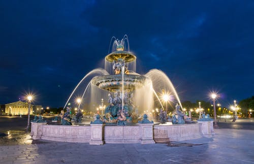 夜间喷泉 · 免费素材图片