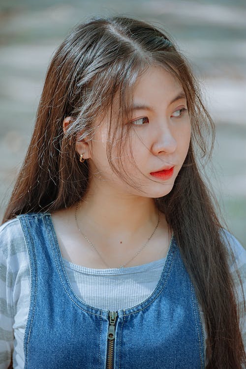 女人的画像 · 免费素材图片