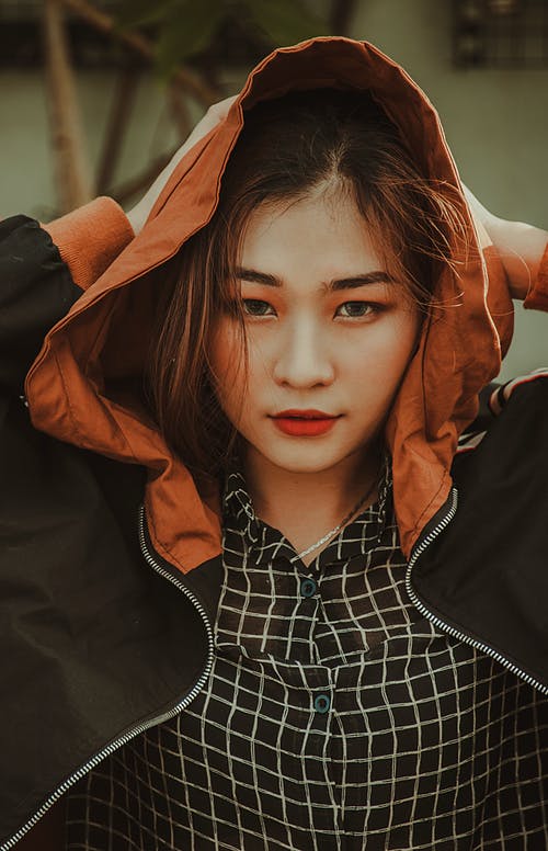 女人穿外套的摄影 · 免费素材图片