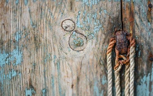 棕色木板用绳子 · 免费素材图片