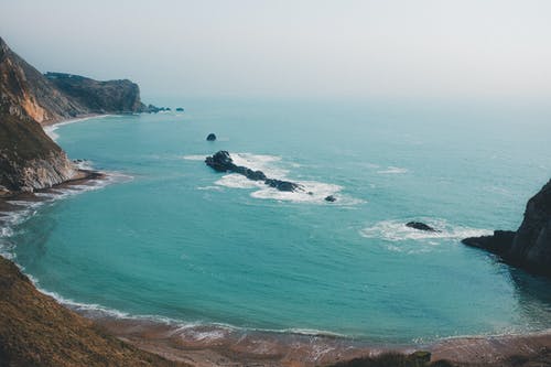 海滩岸边的航拍 · 免费素材图片