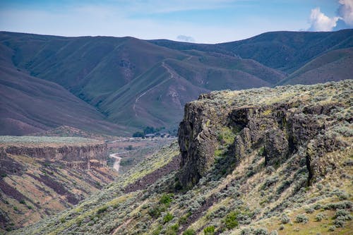 悬崖的航拍照片 · 免费素材图片