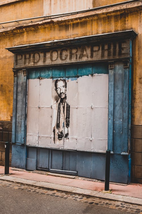 棕色和白色的photographie标牌 · 免费素材图片