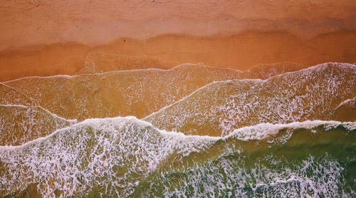 沙附近水流的航拍 · 免费素材图片