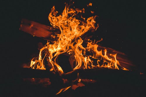 晚上篝火晚会 · 免费素材图片
