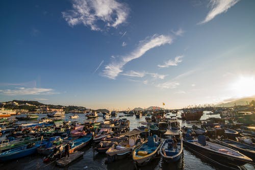 停靠的摩托艇 · 免费素材图片