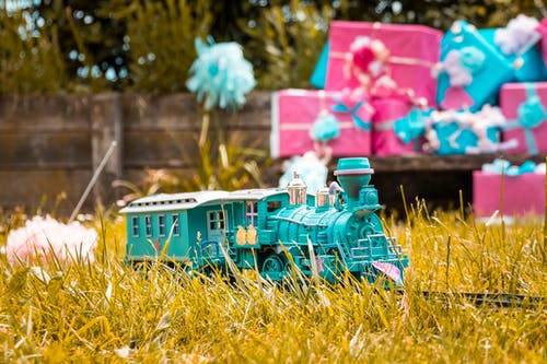 蓝绿色火车玩具 · 免费素材图片