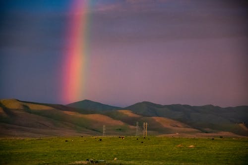 山上的彩虹 · 免费素材图片