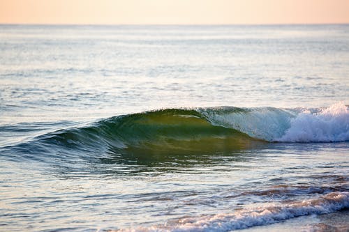 绿色的水与波 · 免费素材图片