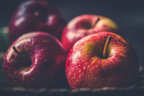 四个红苹果水果 · 免费素材图片