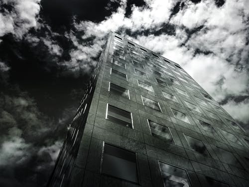 建筑物的黑白摄影 · 免费素材图片
