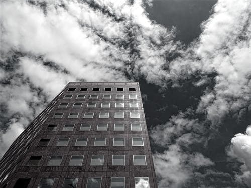 灰色大厦低照片 · 免费素材图片