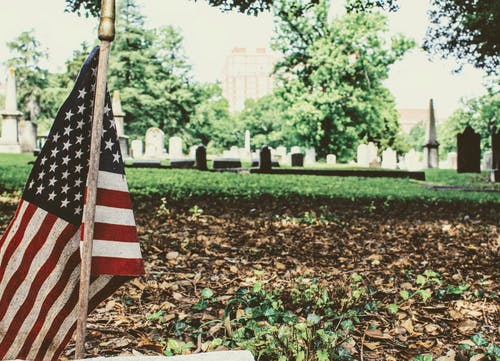 美国国旗站在国家英雄公墓 · 免费素材图片