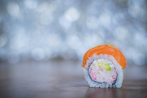 寿司的选择性聚焦摄影 · 免费素材图片