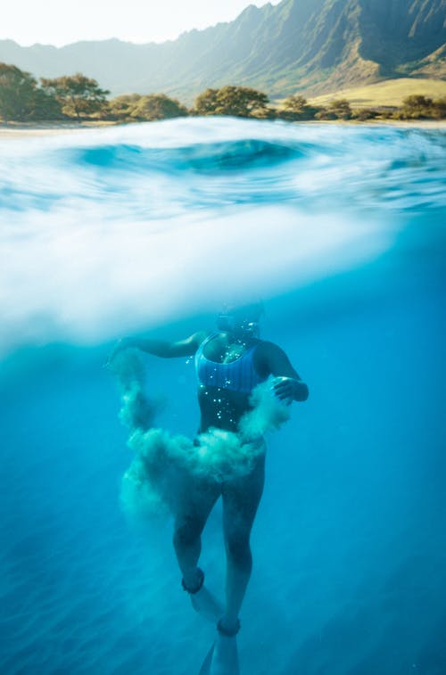 水体上的女人 · 免费素材图片