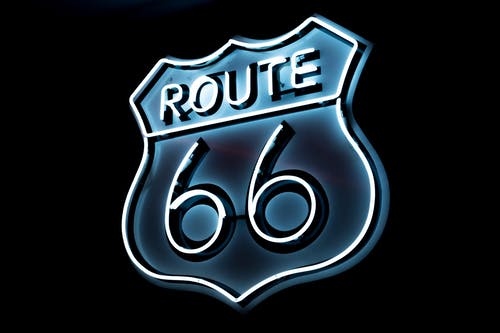 白色和蓝色route 66徽标 · 免费素材图片