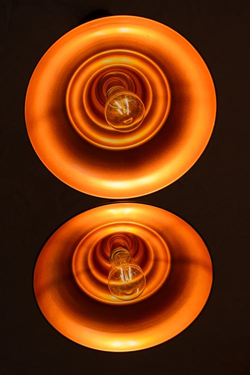 两个透明灯泡的照片 · 免费素材图片