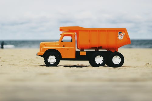 橙色自卸车玩具的照片 · 免费素材图片