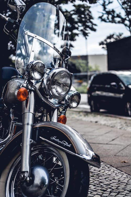 黑色和灰色的旅行摩托车照片 · 免费素材图片