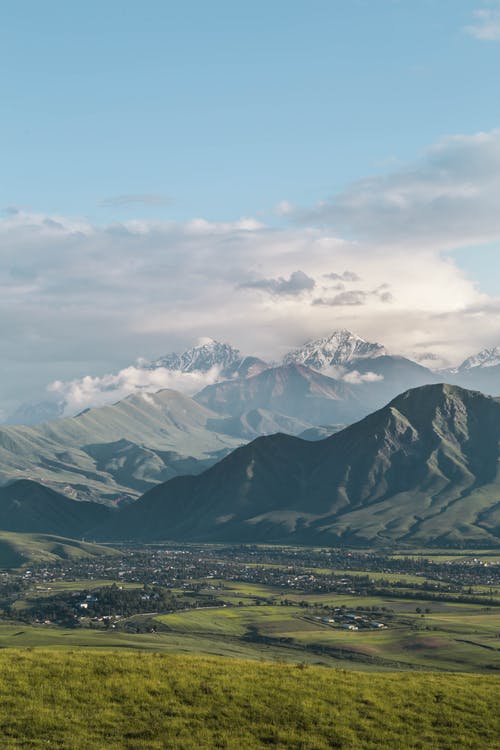 翠绿的群山风景摄影 · 免费素材图片