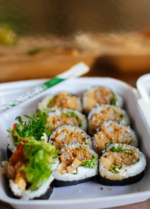 加州maki寿司菜肴 · 免费素材图片