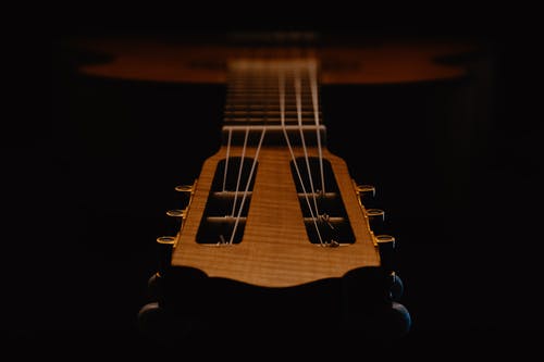 吉他头架的选择性聚焦照片 · 免费素材图片