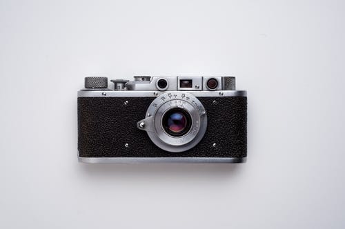 黑色和灰色相机 · 免费素材图片