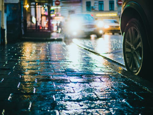 下雨天的街拍 · 免费素材图片