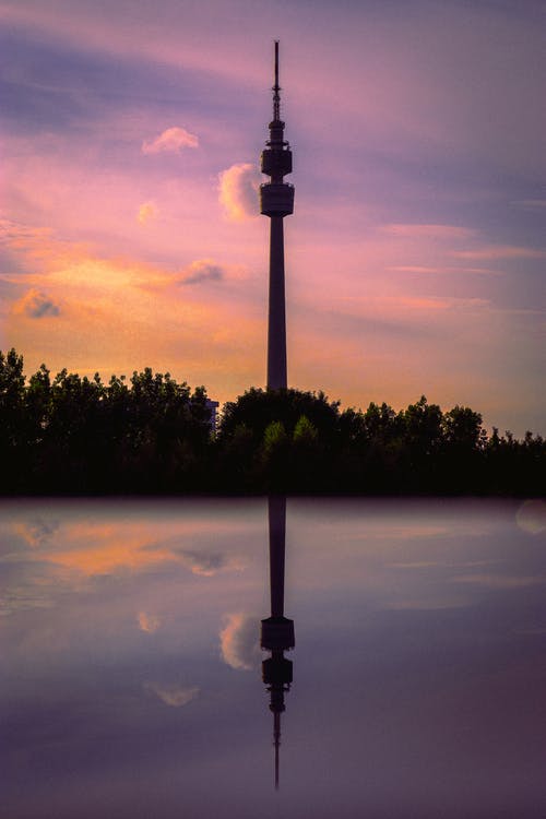 紫色日落期间的白塔 · 免费素材图片