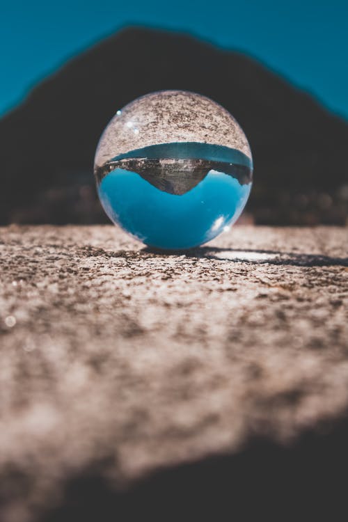 透明玻璃球的浅焦点摄影 · 免费素材图片