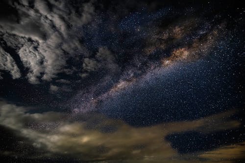 夜晚的星星和云 · 免费素材图片